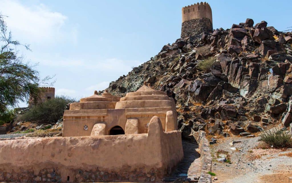 السياحة في إمارة الفجيرة حيث التاريخ والشاطئ المرجاني