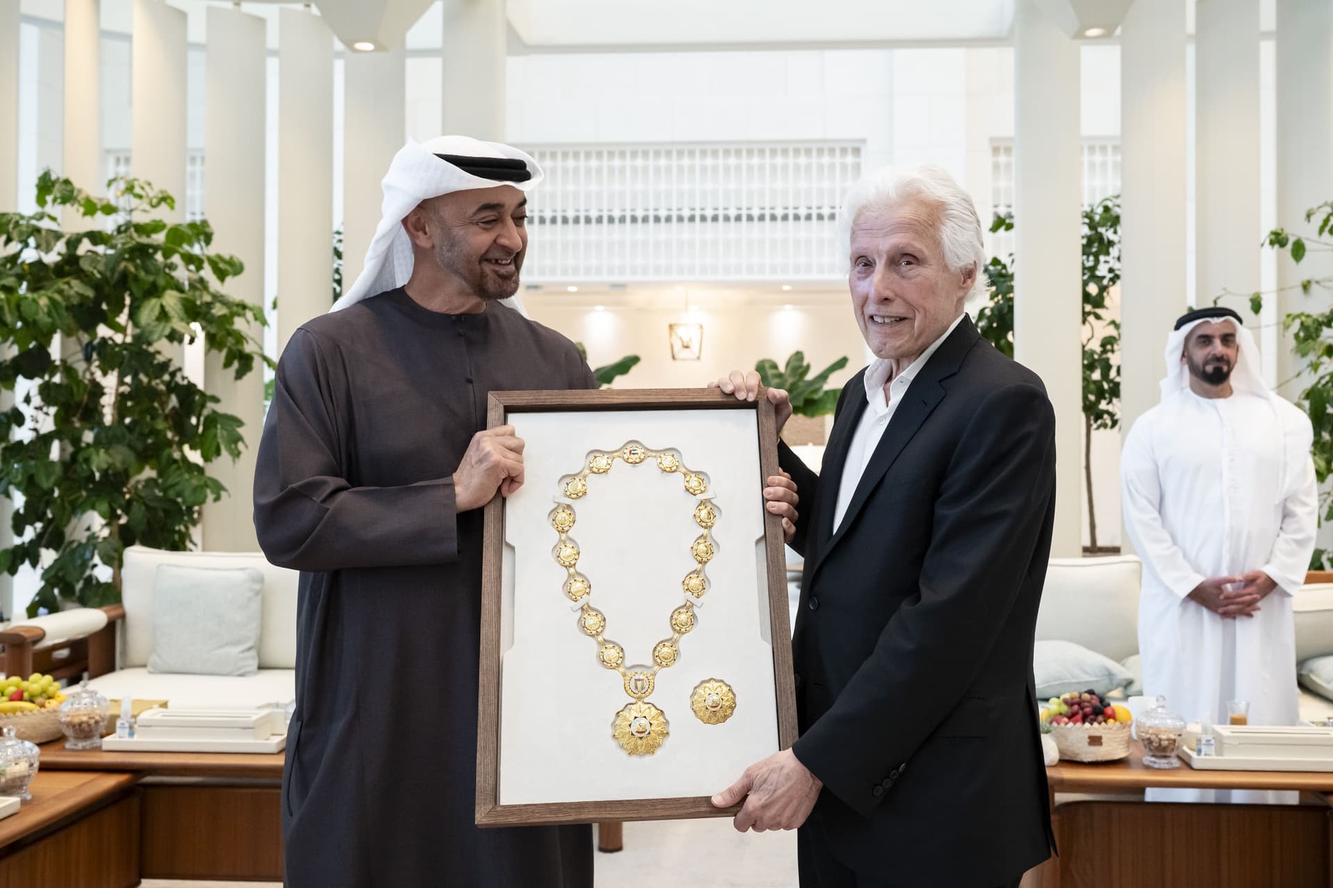 مارتن إيدلمان يتوّج مسيرته في الإمارات بـ"وسام الاتحاد"