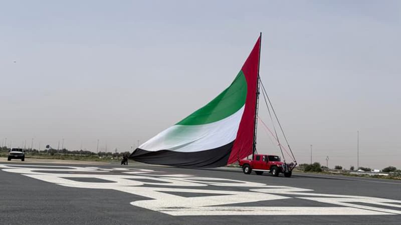 رقم قياسي إماراتي جديد في "غينيس"... أكبر سارية علم مثبتة على مركبة