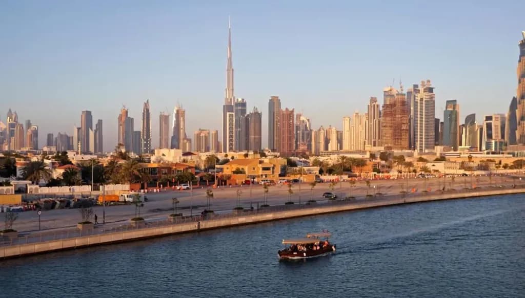 هكذا صمدت بوجه أزمة هرمز: دبي خامس أكبر مركز للشحن البحري عالمياً
